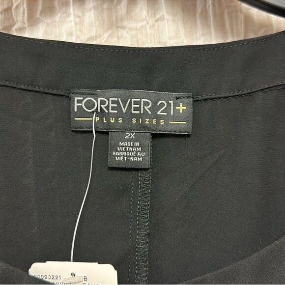 F21+ 2X Black Crewneck Short Sleeve Patch Floral Embroidered Front Sheer Top - Picture 8 of 9